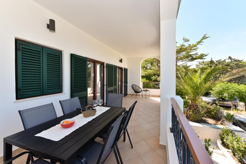 Mediterraneo Garden Apartments Petrcane Bagian luar foto