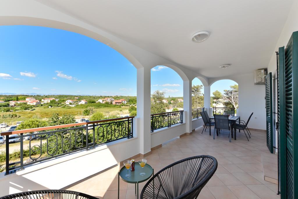 Mediterraneo Garden Apartments Petrcane Bagian luar foto