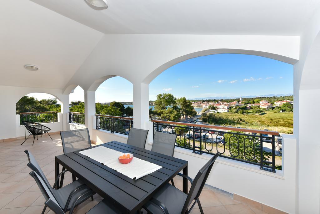 Mediterraneo Garden Apartments Petrcane Bagian luar foto