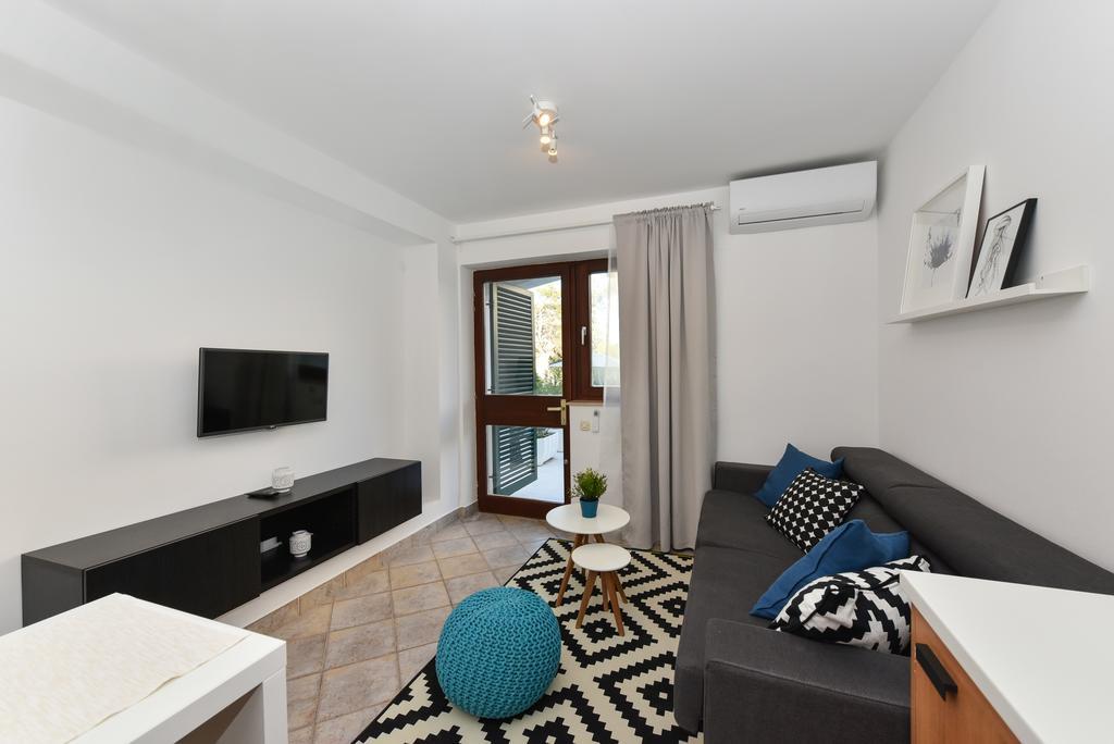 Mediterraneo Garden Apartments Petrcane Bagian luar foto