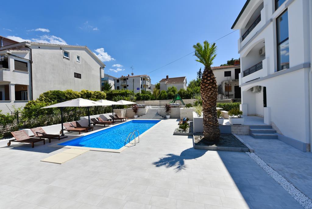 Mediterraneo Garden Apartments Petrcane Bagian luar foto