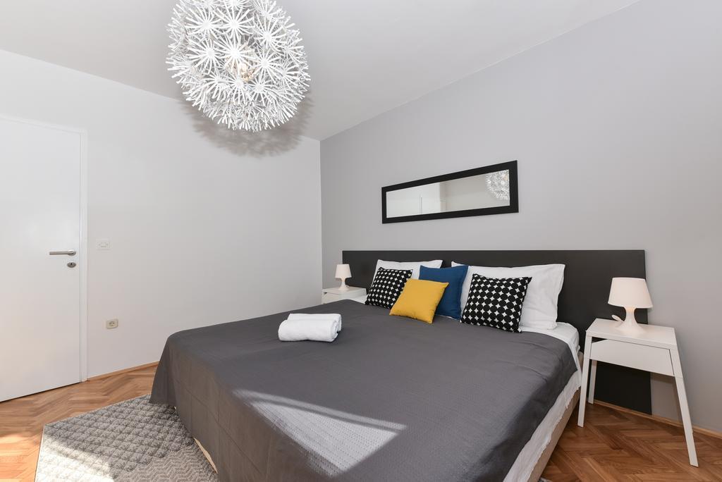 Mediterraneo Garden Apartments Petrcane Bagian luar foto