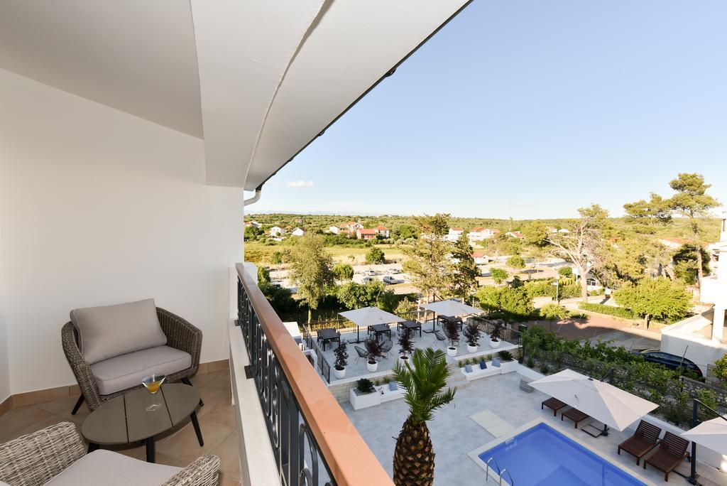 Mediterraneo Garden Apartments Petrcane Bagian luar foto