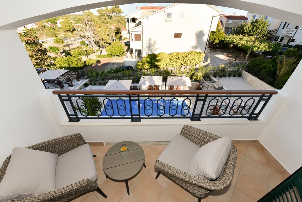 Mediterraneo Garden Apartments Petrcane Bagian luar foto