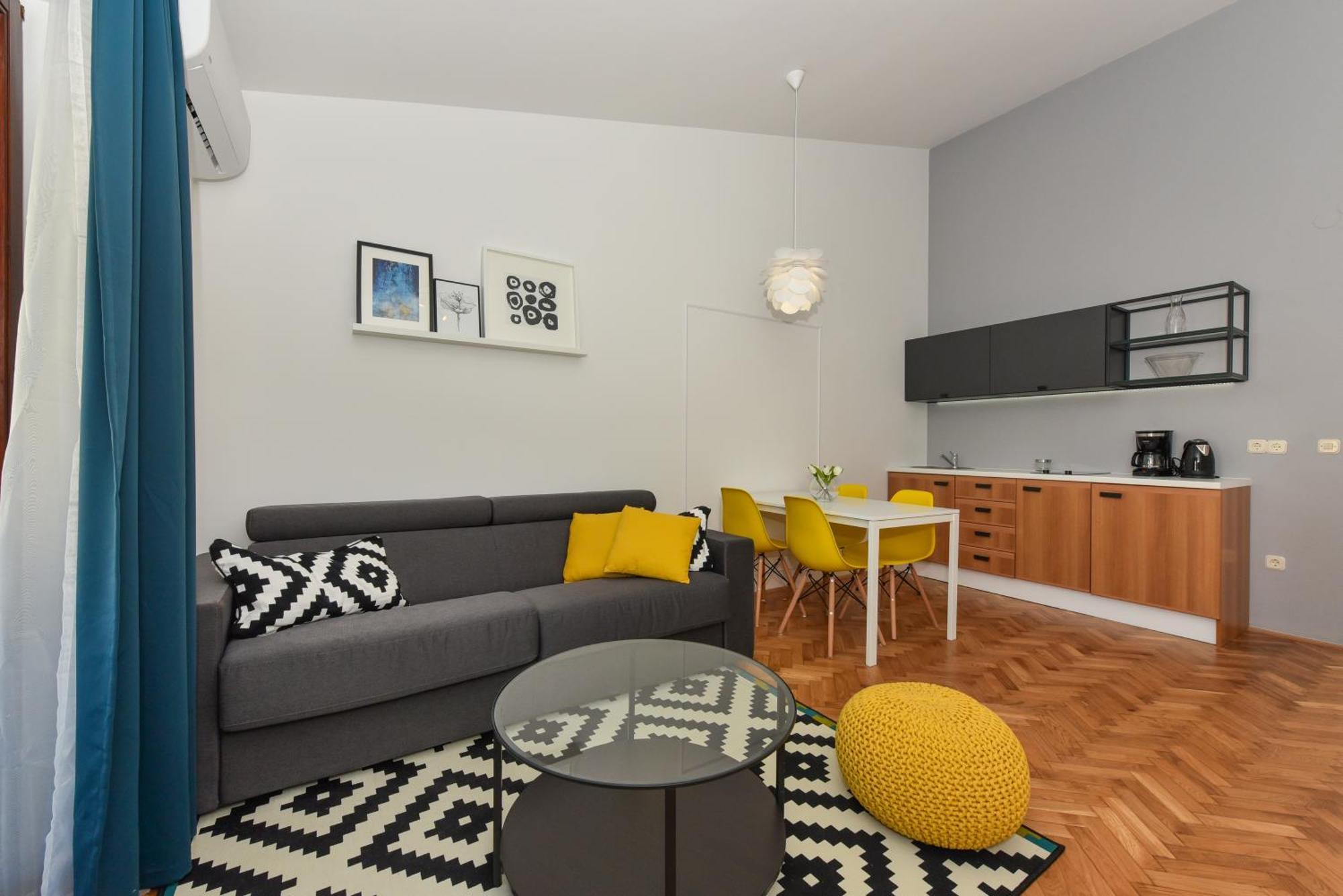 Mediterraneo Garden Apartments Petrcane Bagian luar foto
