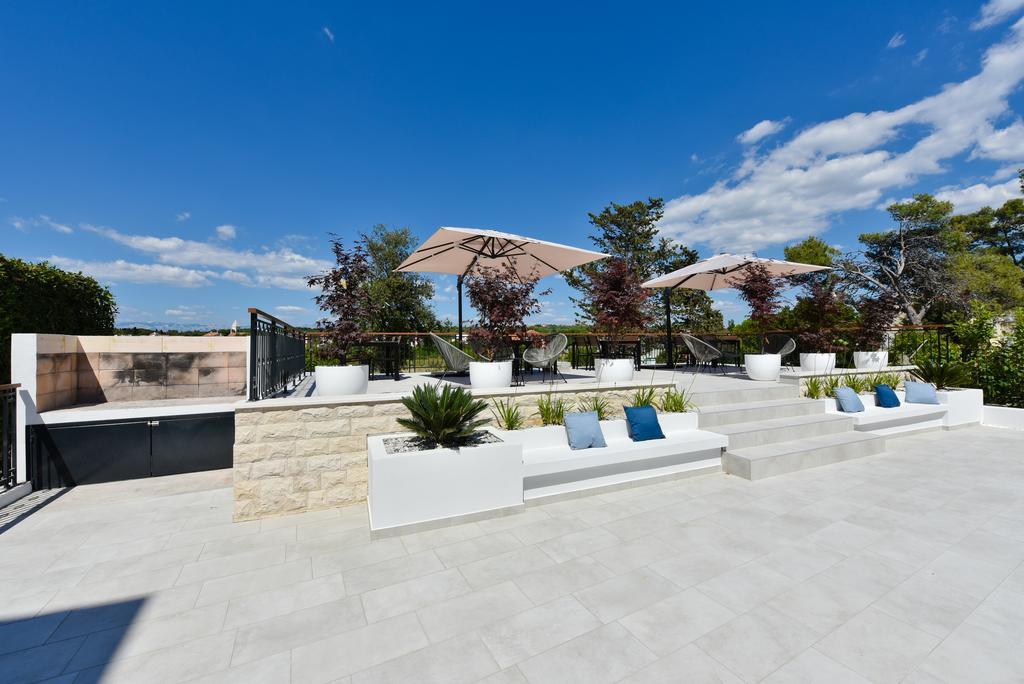 Mediterraneo Garden Apartments Petrcane Bagian luar foto