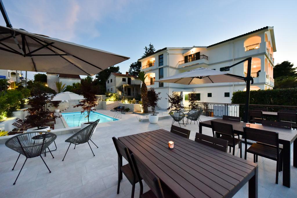 Mediterraneo Garden Apartments Petrcane Bagian luar foto