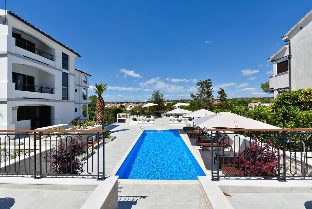 Mediterraneo Garden Apartments Petrcane Bagian luar foto