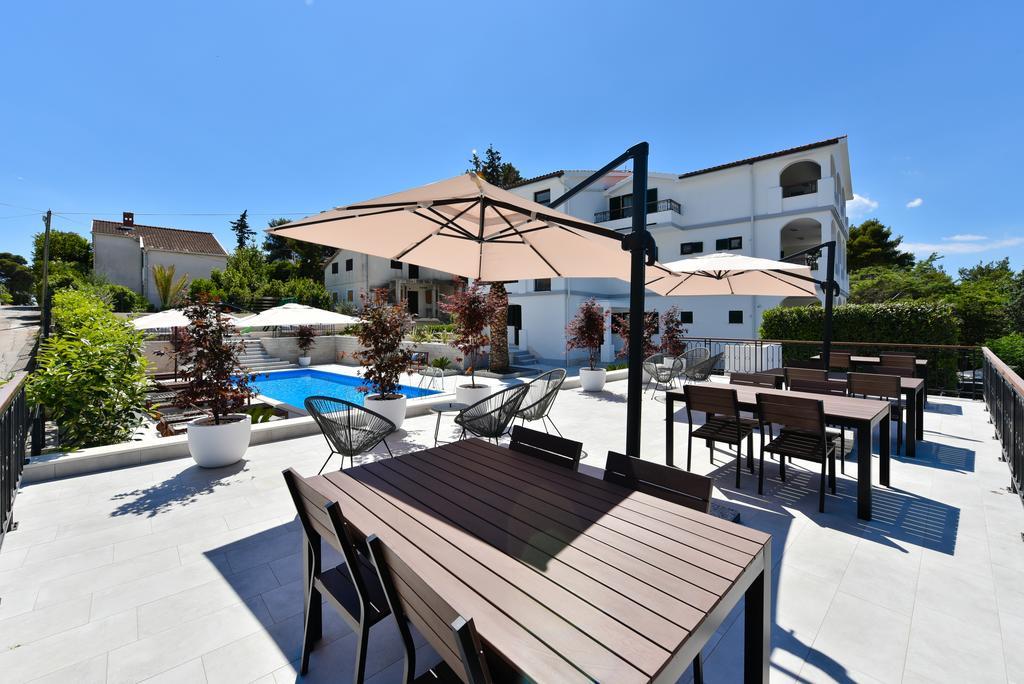 Mediterraneo Garden Apartments Petrcane Bagian luar foto
